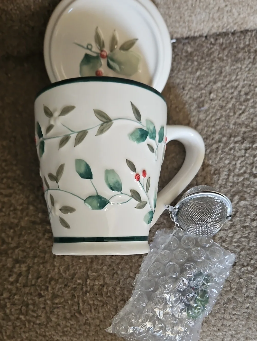 Pfaltzgraff Ceramic Leaf & Berry Tea Mug with Lid and Infuser - Green